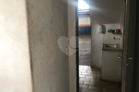 Galpão Comercial na Vila Luftalla.