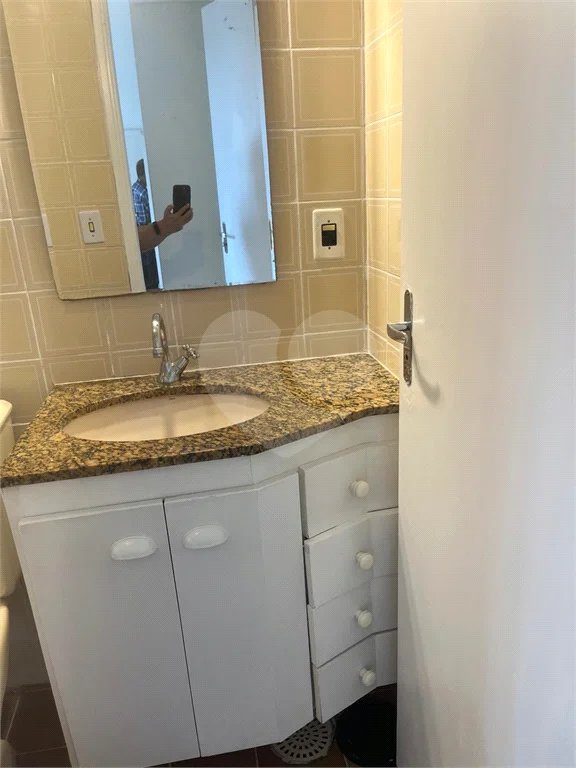 á venda Excelente Apto Mobiliado na Barra Funda - 1 Quarto e Sacada - Aceita Permuta