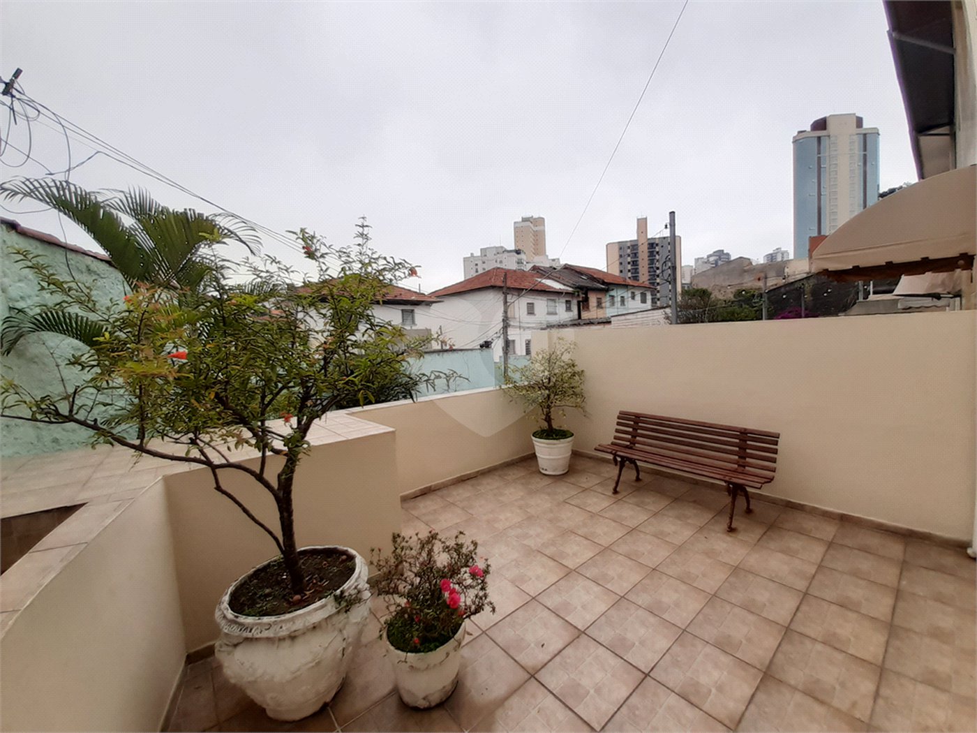 Vende-se: Sobrado de Vila, 2 quartos, Edícula com 1 Suíte, 1 Vaga, Santana!
