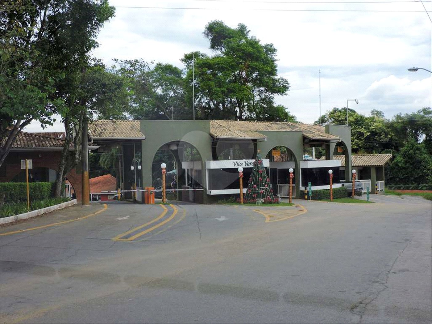 Casa de Alto Padrão à Venda e Locação - Condomínio Vila Verde