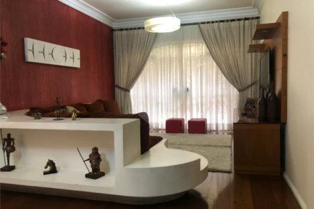 Sobrado com 363m² à venda no Alto da Moóca - 3 suítes e 6 vagas.