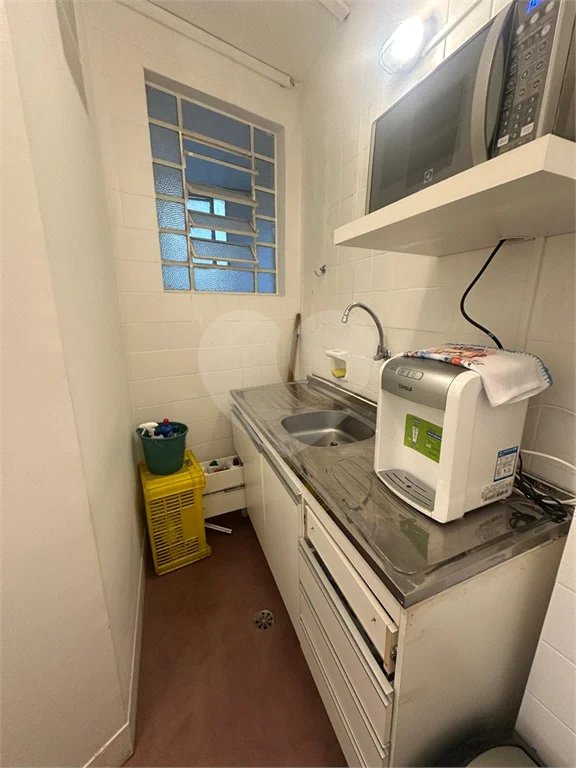 Sala comercial para venda ou locação na Avenida Paulista. 68m2
