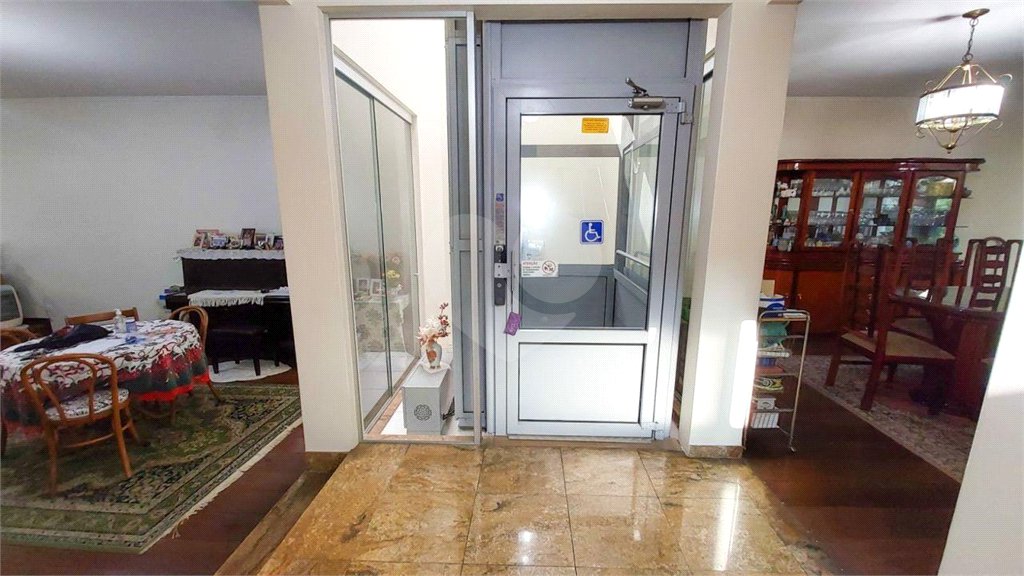 Casa à venda com 6 quartos, sendo 3 suítes, em Jardim Brasil (zona Sul), São Paulo, SP