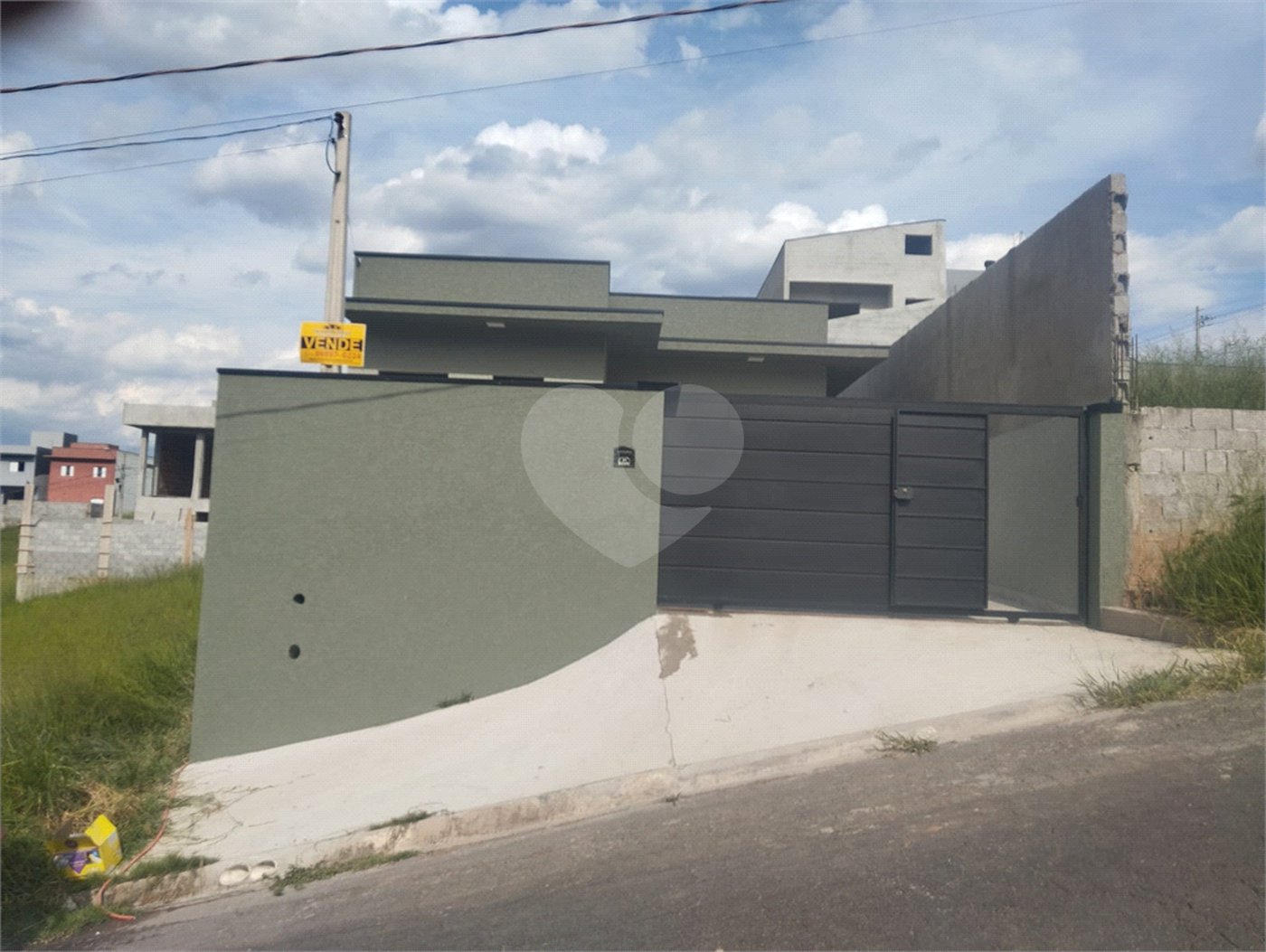 Casa à venda com 3 quartos, sendo 2 suítes, em Cachoeirinha, Bom Jesus dos Perdões, SP