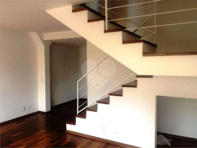 Casa à venda com 3 quartos, sendo 1 suíte,  no condomínio Vila das Macieiras, São Paulo - SP