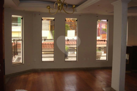 Sobrado à venda com 6 quartos, sendo 2 suítes,  em Santana, São Paulo, SP