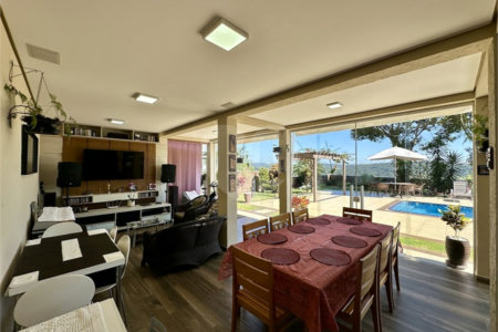 Casa à venda com 3 suítes no condomínio Golf Village, Carapicuíba - SP