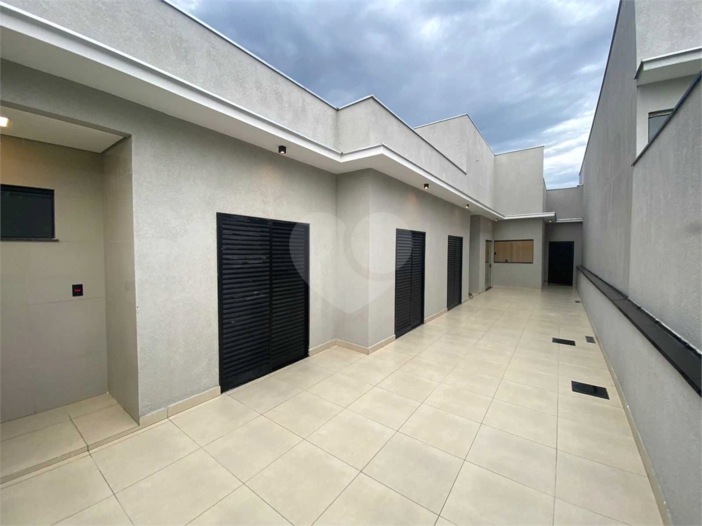 Casa à venda com 3 quartos, sendo 1 suíte,  no condomínio Residencial Helena Maria, Sorocaba - SP