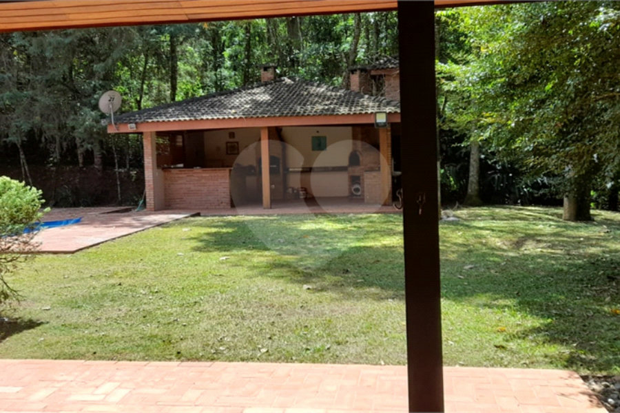 Sobrado à venda com 3 suítes em Serra da Cantareira, Mairiporã, SP