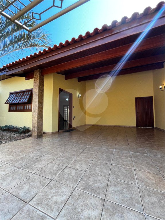 Casa à venda com 3 quartos em Parque da Lagoa, Itapetininga, SP