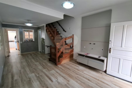 Casa à venda com 2 suítes no condomínio Village Palmas, São Paulo - SP