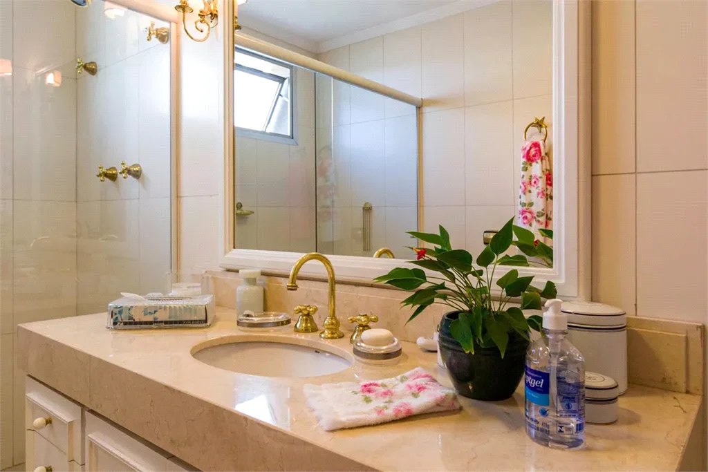 Apartamento à venda com 4 quartos, sendo 2 suítes, em Real Parque, São Paulo, SP