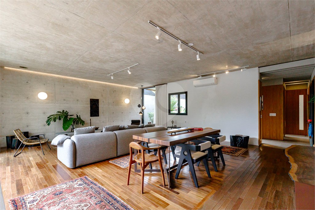 Casa à venda com 6 quartos, sendo 2 suítes,  em Santo Amaro, São Paulo, SP