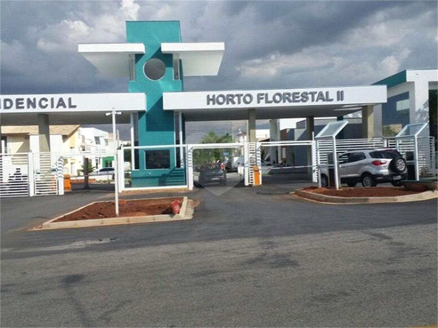 Casa à venda com 3 quartos, sendo 1 suíte,  no condomínio Horto Florestal II, Sorocaba - SP
