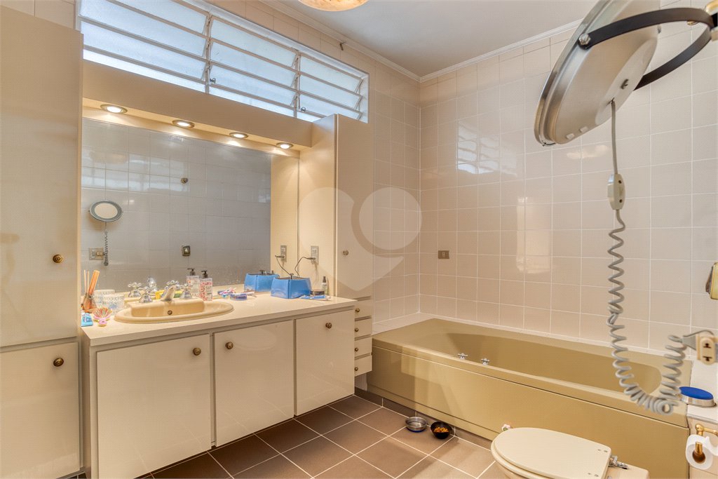 Casa à venda ou para alugar com 3 quartos, sendo 1 suíte,  em Brooklin Velho, São Paulo, SP