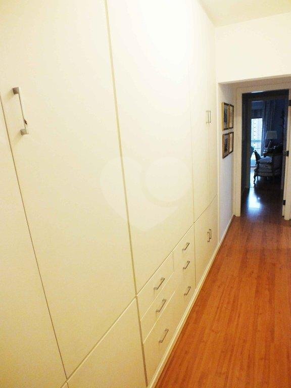 Apartamento à venda com 3 suítes em Real Parque, São Paulo, SP