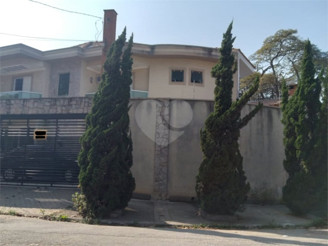 Sobrado à venda com 3 quartos, sendo 1 suíte,  em Parque São Domingos, São Paulo, SP