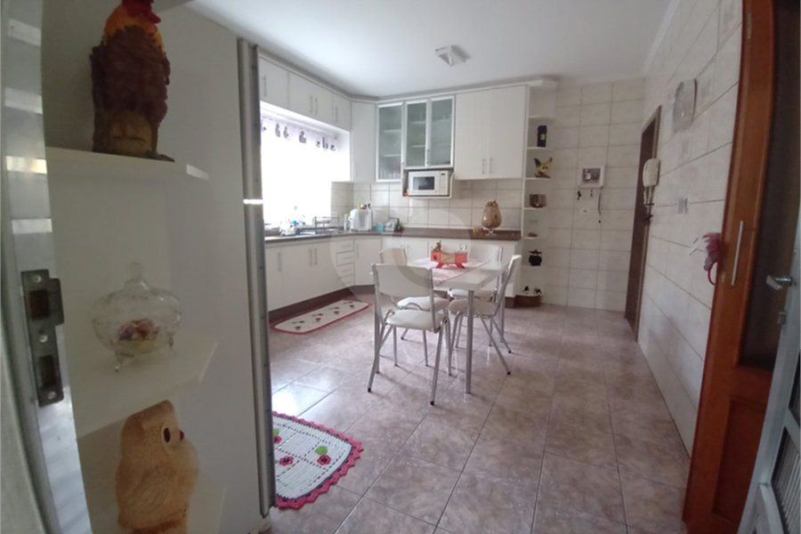 Sobrado à venda com 4 quartos, sendo 1 suíte, em Tremembé, São Paulo, SP