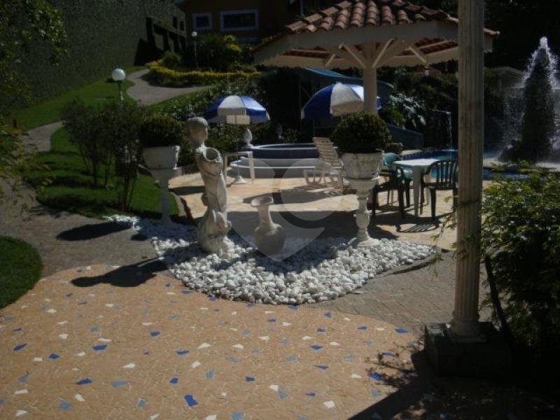 Sobrado à venda com 5 suítes em Juqueri Mirim, Mairiporã, SP