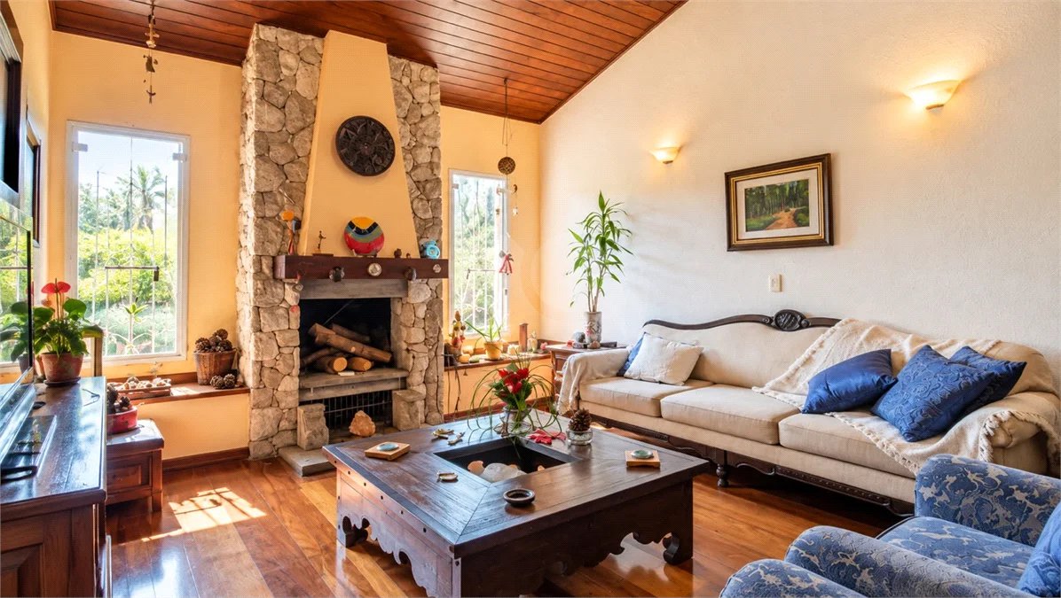 Casa à venda com 5 quartos, sendo 4 suítes, em Interlagos, São Paulo, SP