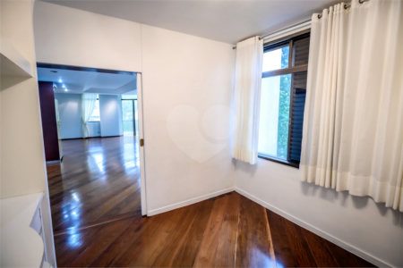 Apartamento à venda com 3 suítes em Paineiras do Morumbi, São Paulo, SP