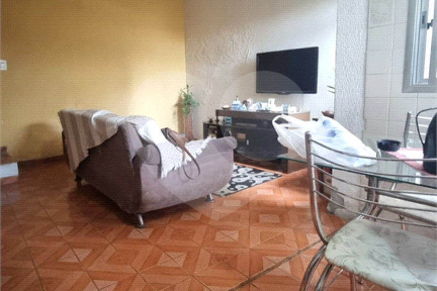 Sobrado à venda com 2 quartos, sendo 1 suíte, em Tremembé, São Paulo, SP