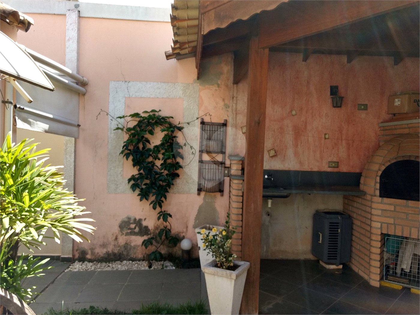 Casa à venda com 3 quartos, sendo 1 suíte, no condomínio Villaggio Dei Fiori, Louveira - SP