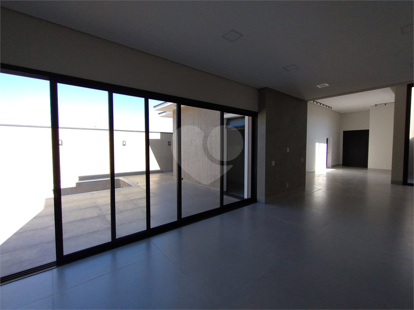 Casa à venda com 3 suítes no condomínio Residencial Golden Ville, Itapetininga - SP