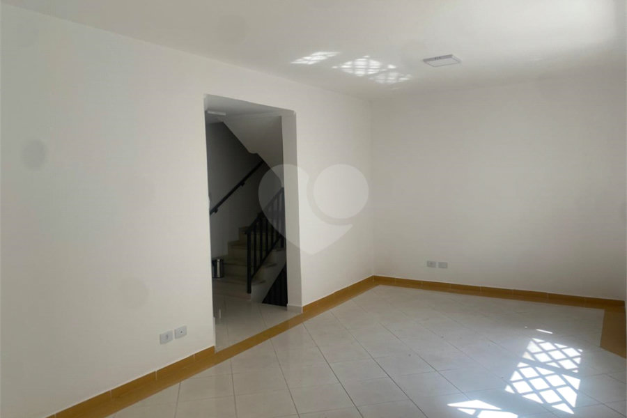 Casa à venda com 3 quartos, sendo 1 suíte, no condomínio Residencial Morada do Horto, São Paulo - SP