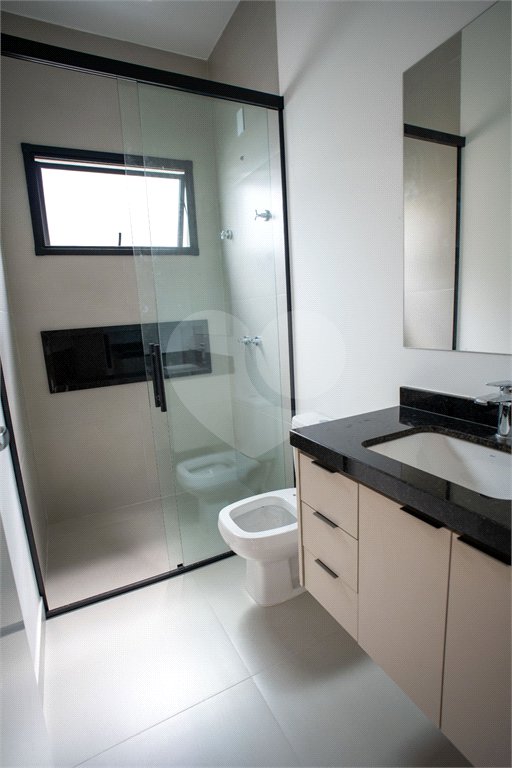 Casa à venda com 3 suítes em Vila Santista, Atibaia, SP
