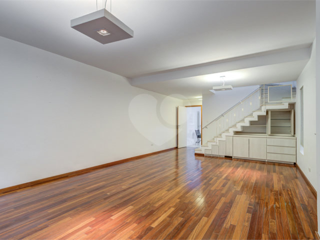 Sobrado à venda com 3 quartos, sendo 1 suíte,  em Jardim Petrópolis, São Paulo, SP