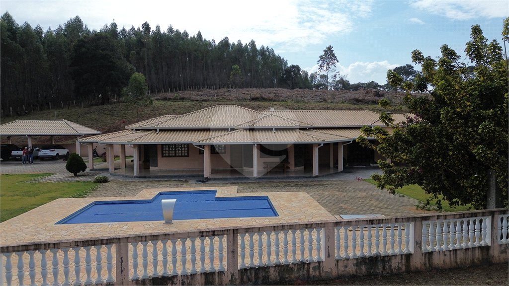 Casa à venda com 4 suítes no Centro, Extrema, MG