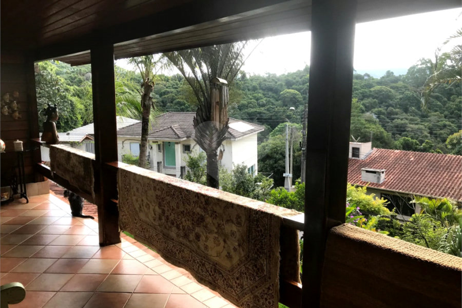 Casa à venda com 3 quartos, sendo 1 suíte, no condomínio Associação Reserva das Hortênsias, Mairiporã - SP