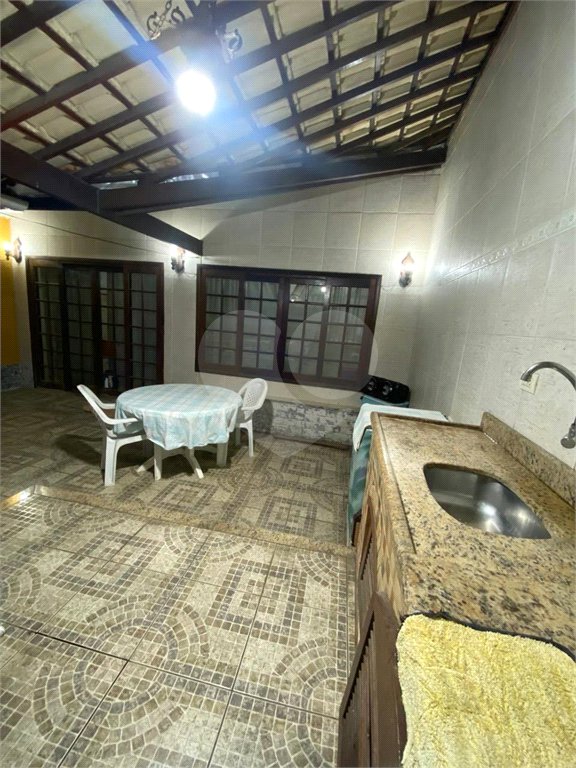 Casa à venda com 3 quartos em Santa Cruz, Rio de Janeiro, RJ