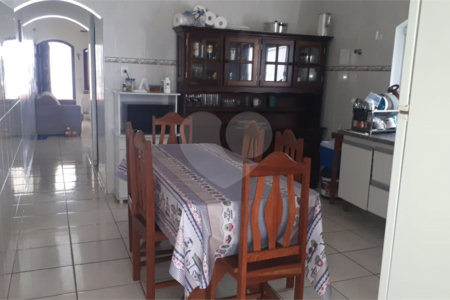 Sobrado à venda com 3 quartos, sendo 1 suíte,  em Vila Caputera, Mogi das Cruzes, SP