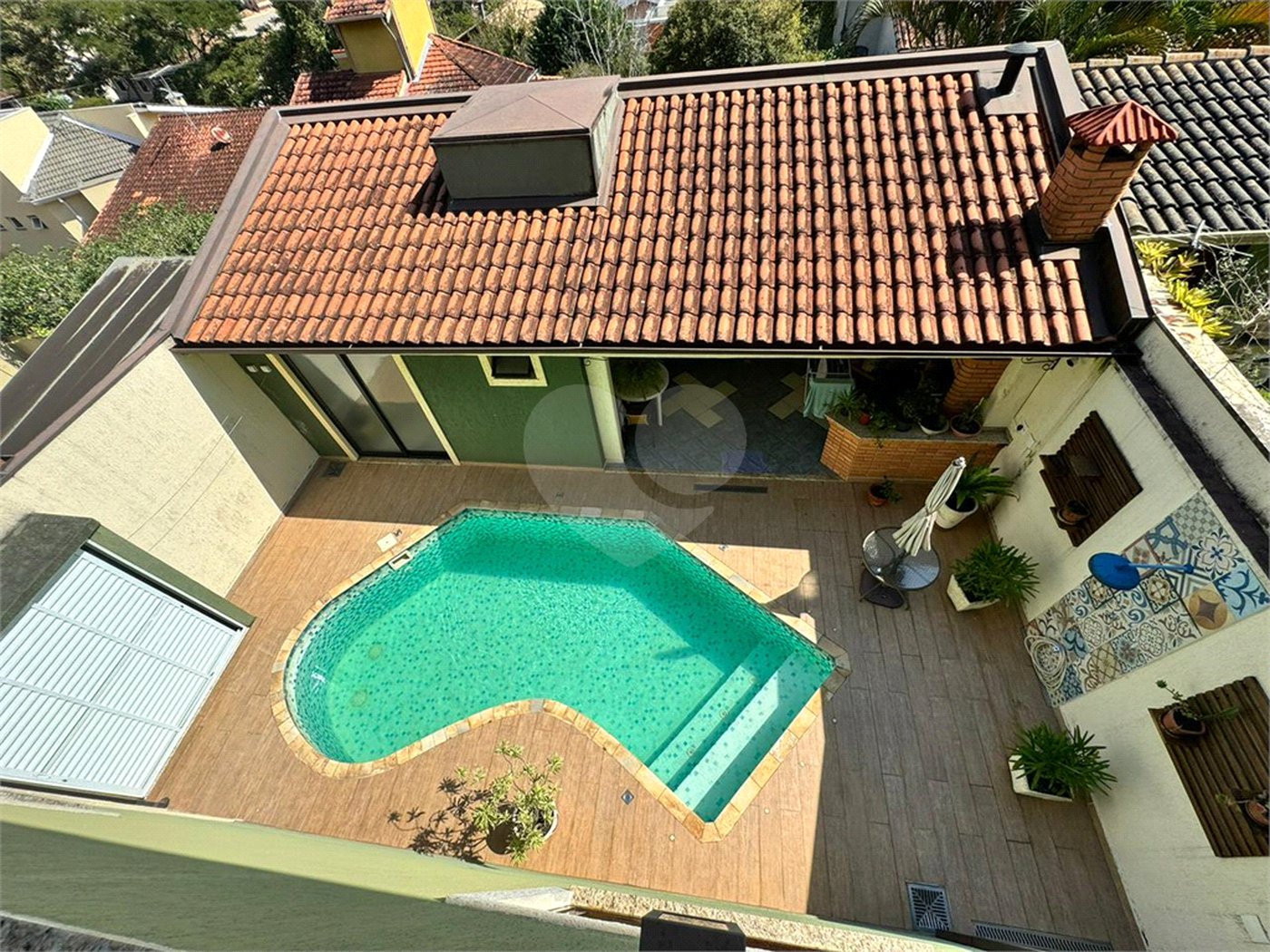 Casa à venda com 3 quartos, sendo 1 suíte, no condomínio Residencial Jardim das Flores 1510, Cotia - SP