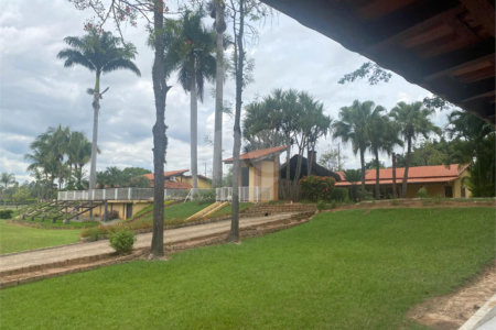 Casa à venda com 8 quartos, sendo 4 suítes, no condomínio Santa Filomena, Salto - SP