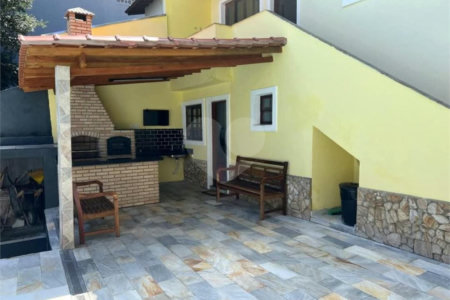 Casa à venda com 4 quartos, sendo 3 suítes,  em Cerâmica, São Caetano do Sul, SP