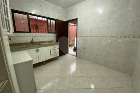 Casa à venda com 3 quartos, sendo 1 suíte, em Vila Valença, São Vicente, SP