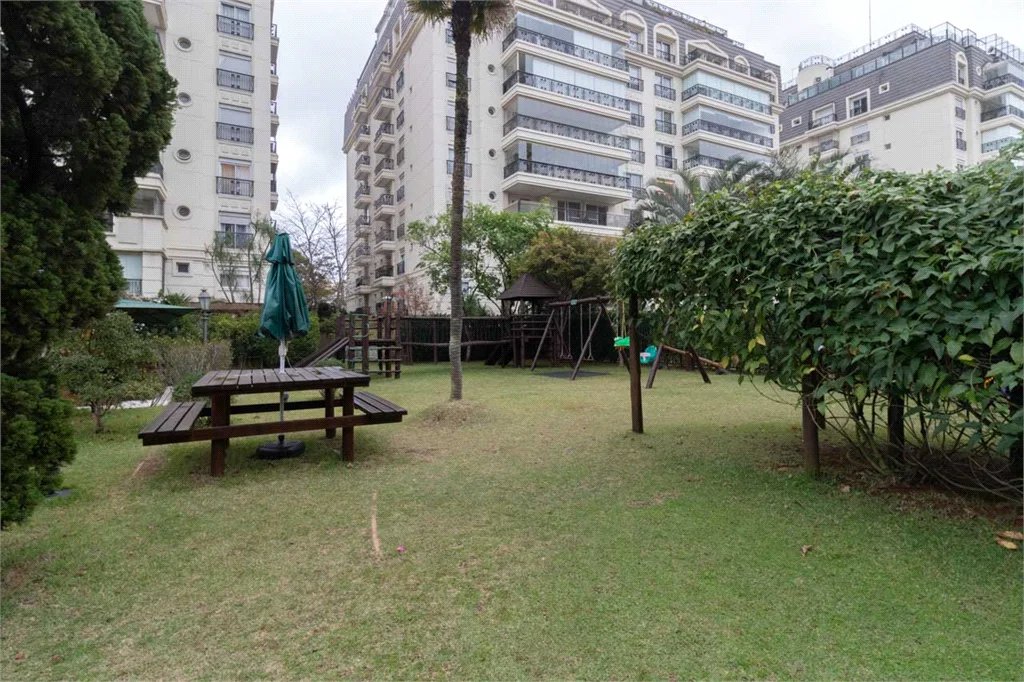 Apartamento à venda com 4 quartos, sendo 2 suítes, em Alto de Pinheiros, São Paulo, SP