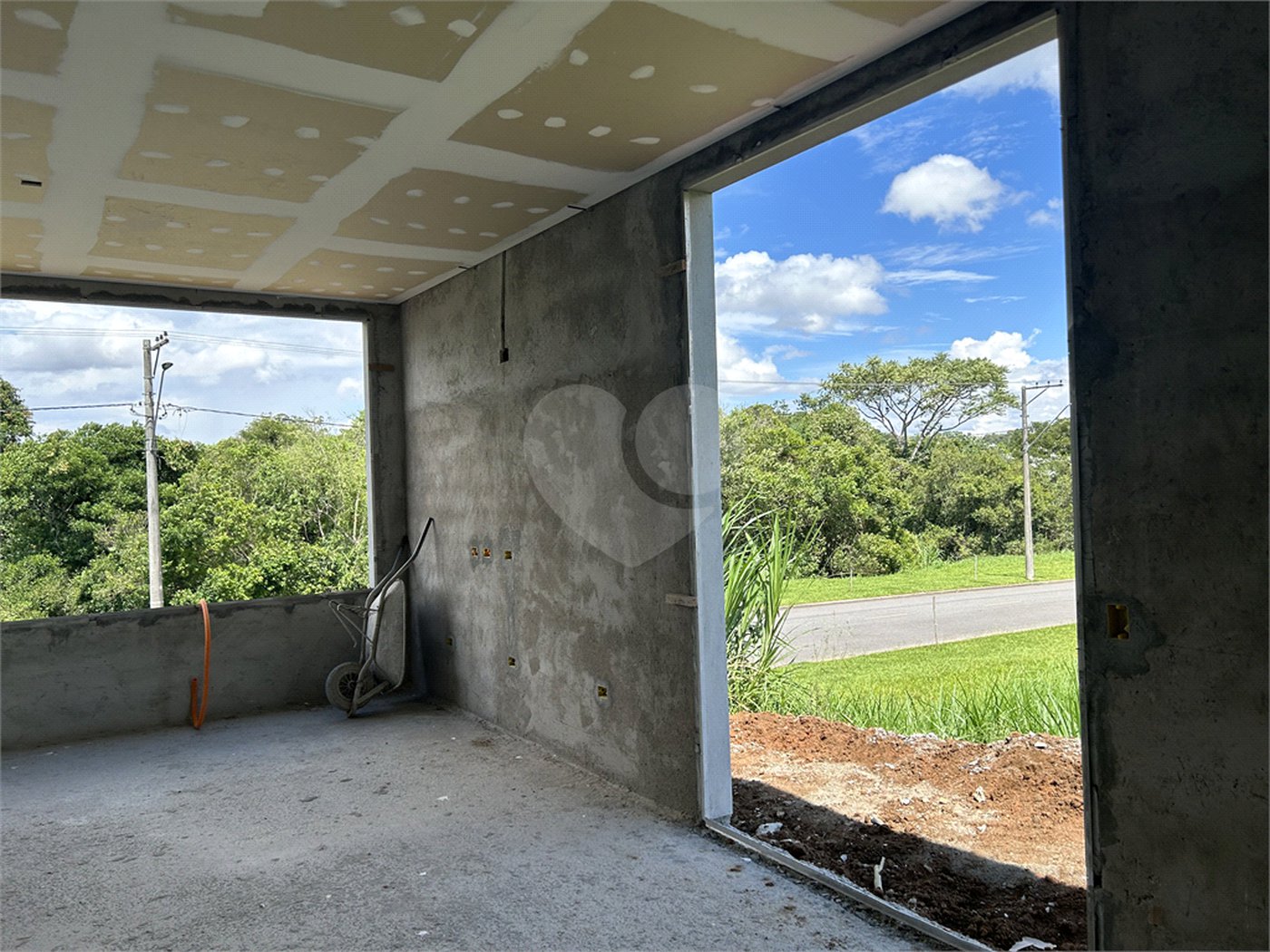 Casa à venda com 3 suítes no condomínio Residencial Jequitiba, Jacareí - SP
