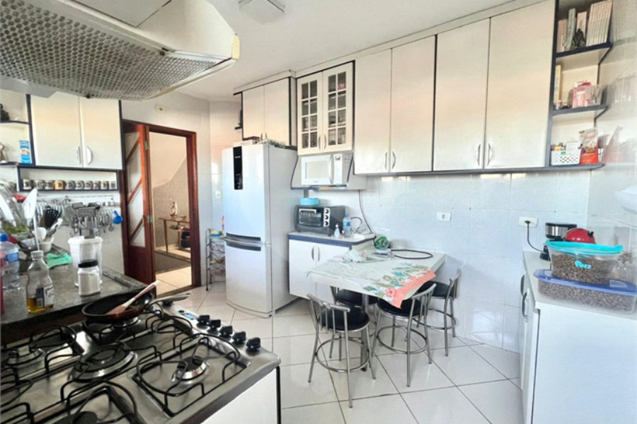 Casa à venda com 3 quartos, sendo 1 suíte, no condomínio Heráclito Graça, São Paulo - SP