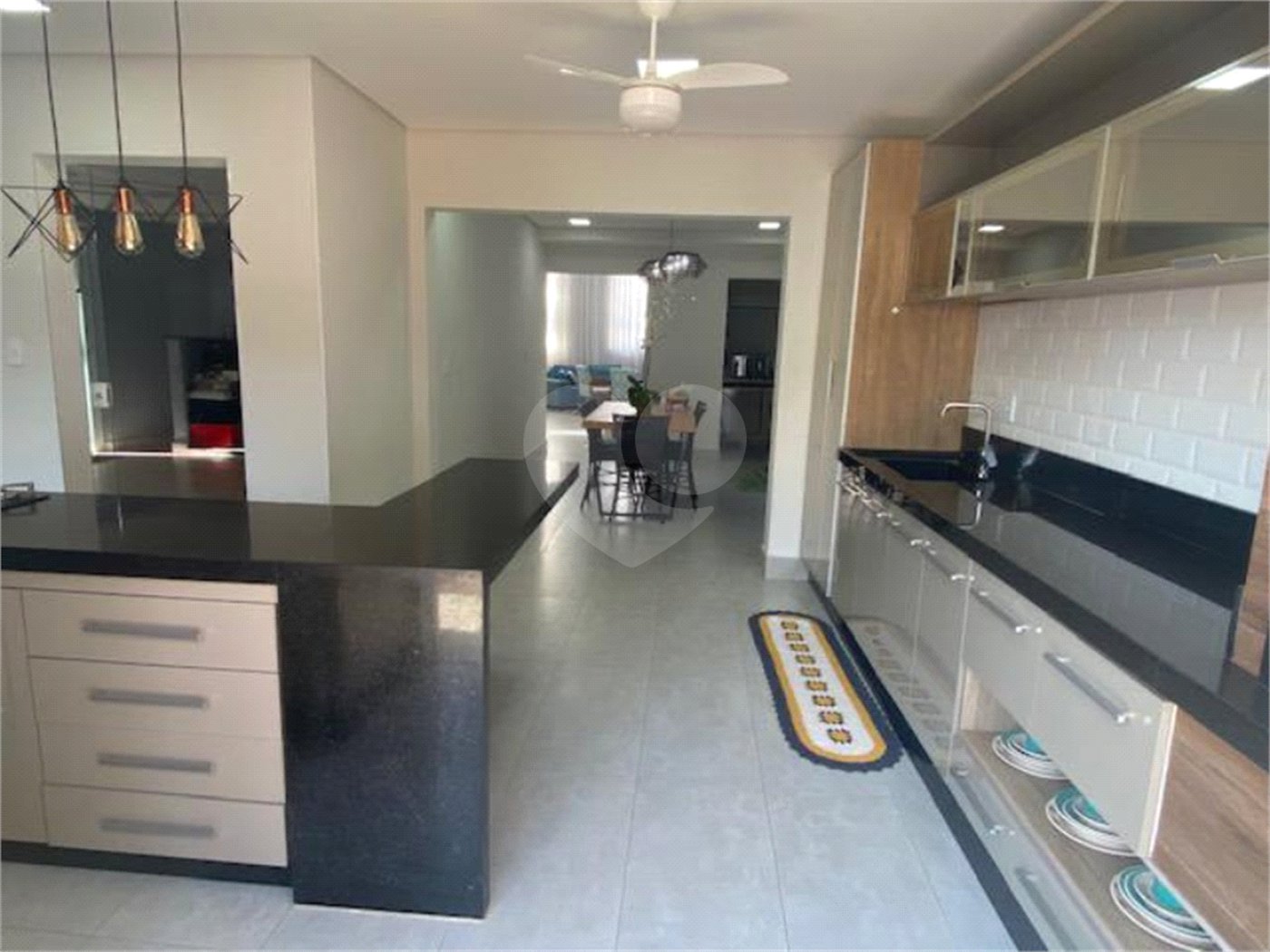 Casa à venda com 3 suítes no condomínio Campos do Conde I, Paulínia - SP