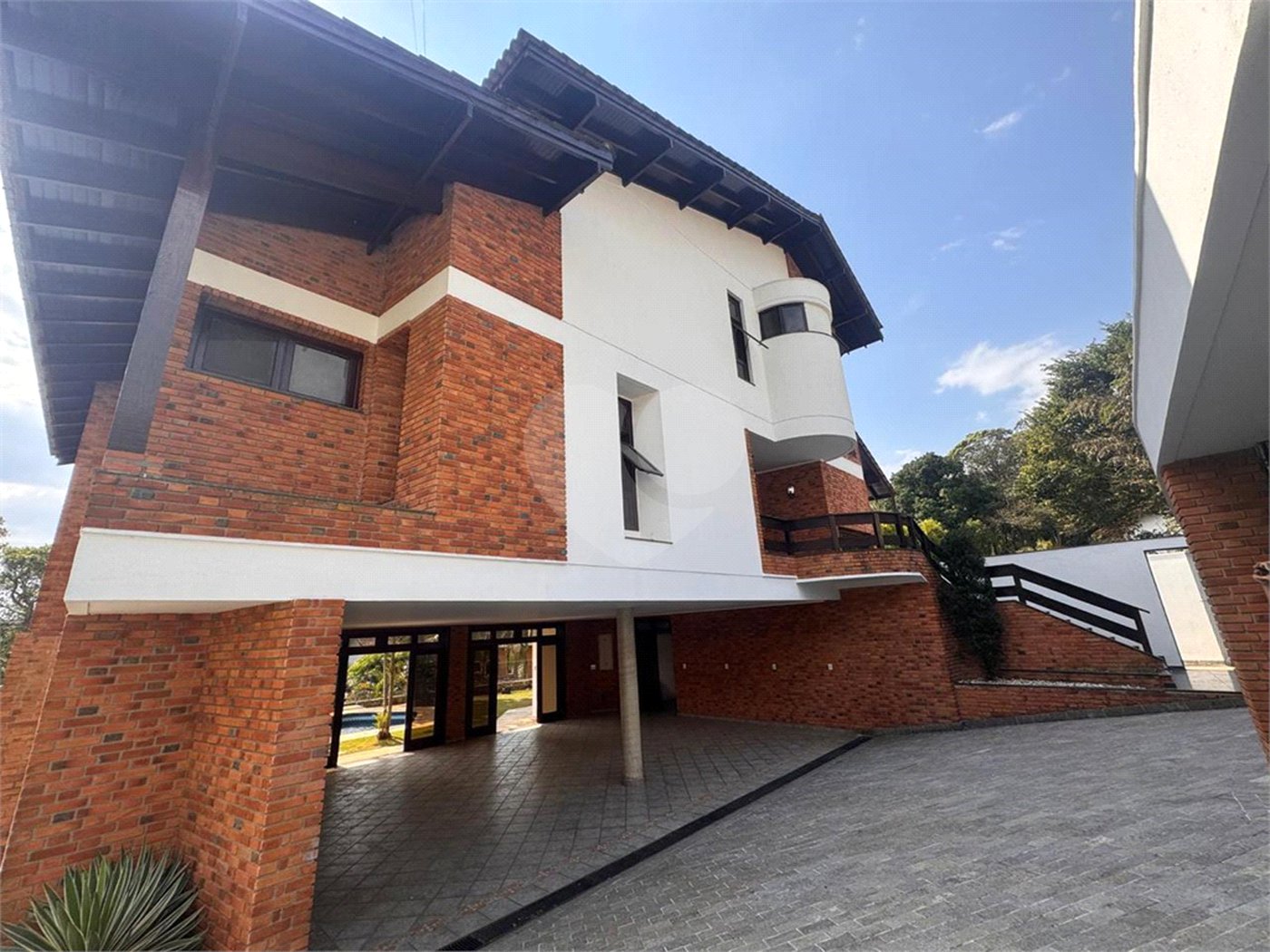 Sobrado à venda ou para alugar com 4 quartos, sendo 3 suítes, em Serra da Cantareira, Mairiporã, SP