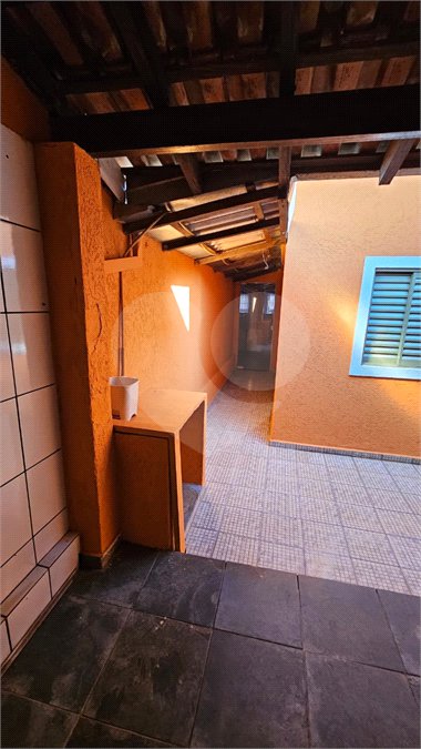 Excelente Casa Residencial no São Carlos 5 com 3 Quartos (1 Suíte) e Garagem Coberta para 2 Carros