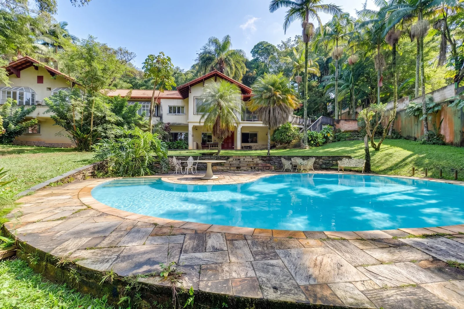 Casa à venda com 5 suítes no condomínio Chácara Flora, São Paulo - SP
