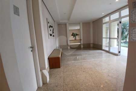 Cobertura à venda com 4 quartos, sendo 3 suítes,  em Cidade São Francisco, São Paulo, SP
