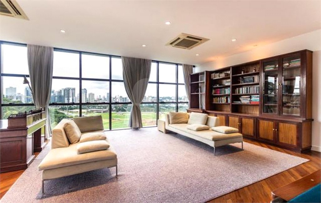 Casa à venda com 6 suítes no condomínio Vitória Régia, São Paulo - SP