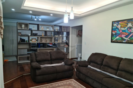 Casa à venda com 5 quartos, sendo 1 suíte, em Vila Lavínia, Mogi das Cruzes, SP