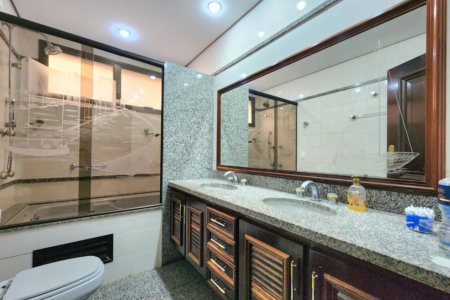 Apartamento Alto Padrão Frente Mar com 4 Dormitórios, 3 Suítes e 3 Vagas na Orla de Santos